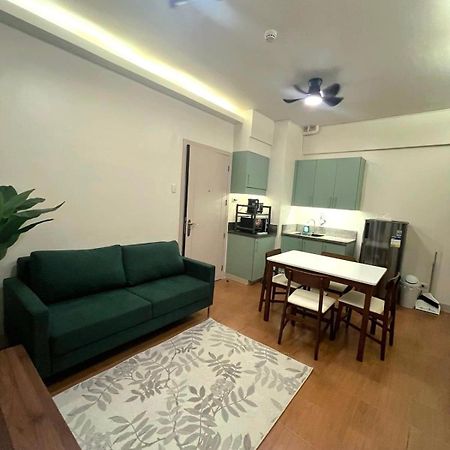 לינה וארוחת בוקר Mandaluyong Pioneer Woodlands מראה חיצוני תמונה