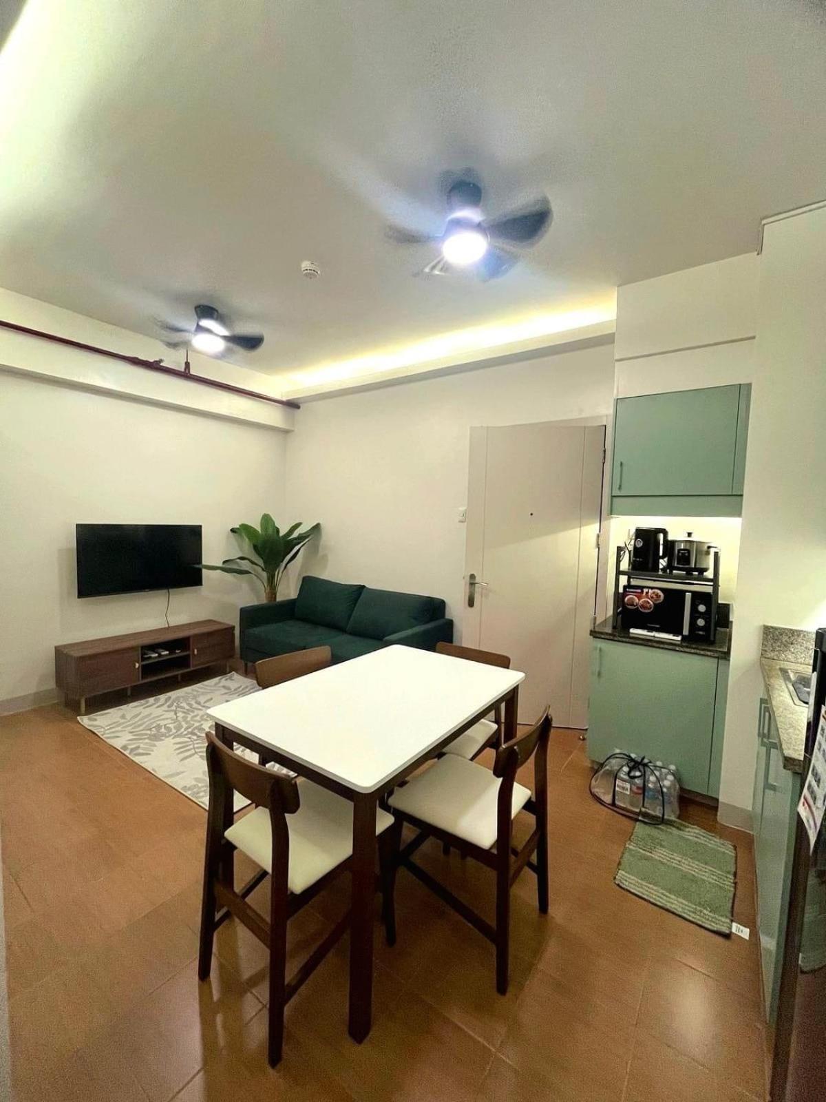 לינה וארוחת בוקר Mandaluyong Pioneer Woodlands מראה חיצוני תמונה